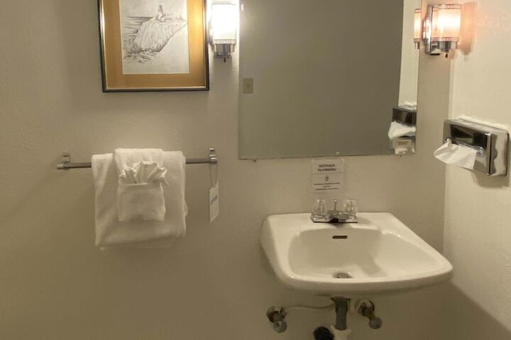 Bathroom sink