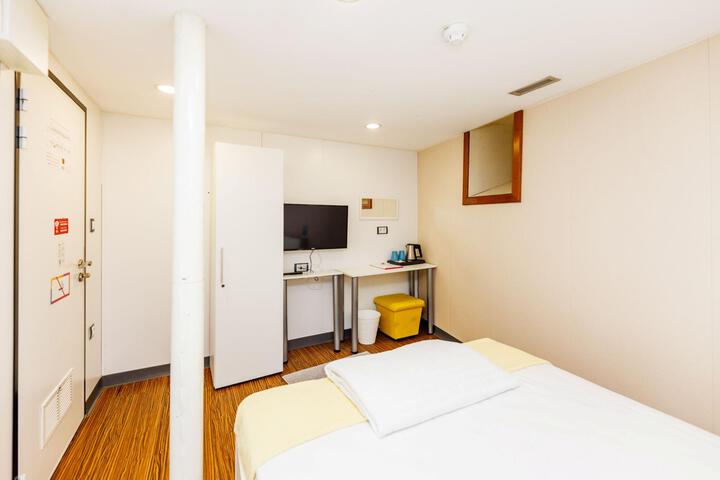 Room 46 of 146
