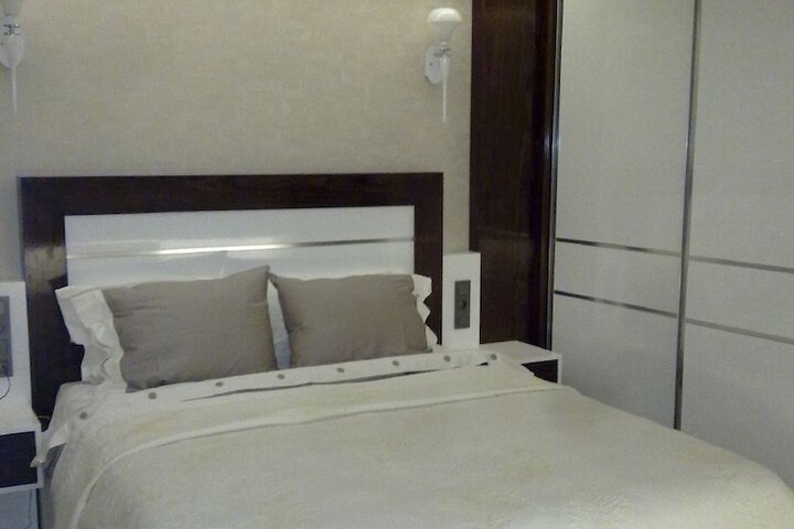 Room 6 of 50