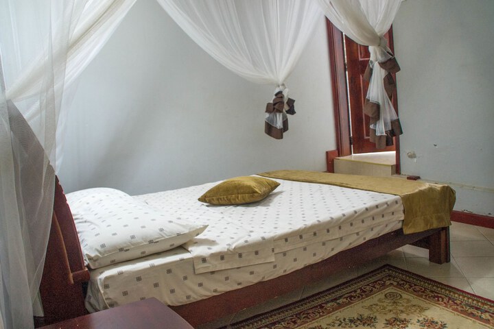 Room 16 of 33
