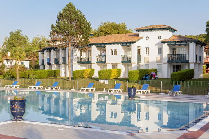 Hotel Pool