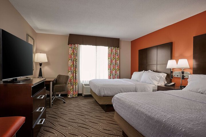 2 Queen Beds (3 of 6)
