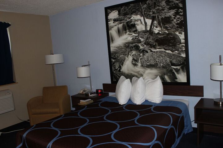Room 12 of 32