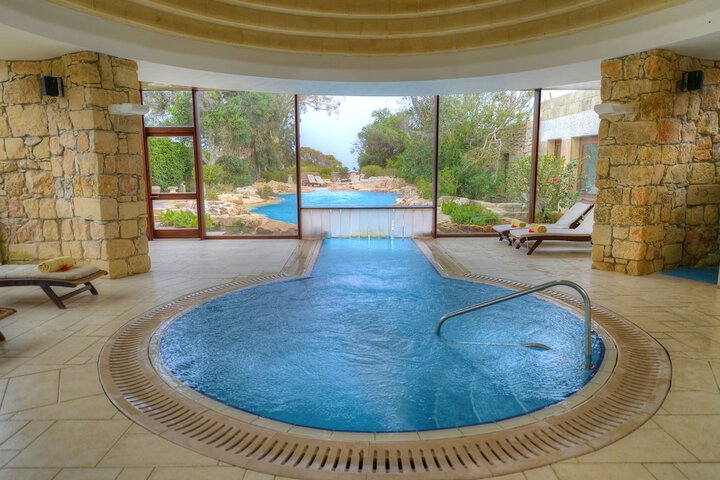 Pools & Facilities