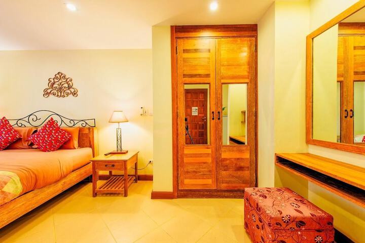 Room 5 of 32