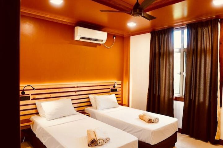 Room 8 of 22