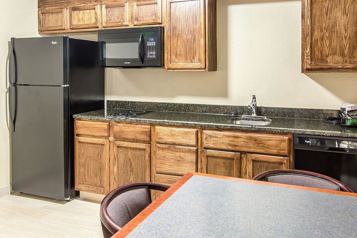 2 Queen Beds Accessible (5 of 8)
