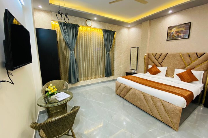 Room 11 of 29