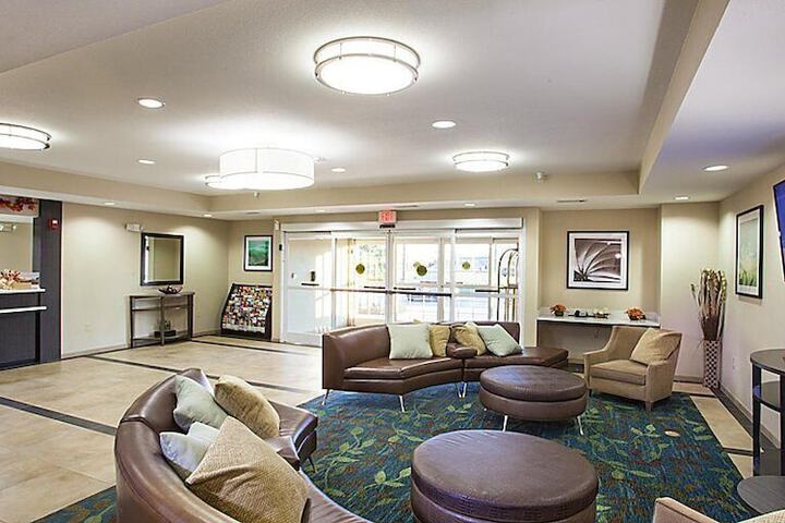 Lobby lounge
