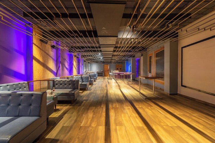 Ballroom/Hall 44 of 64