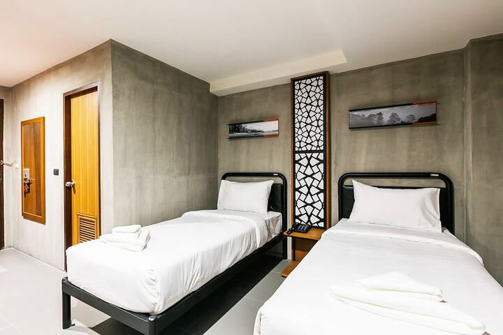 Room 16 of 32