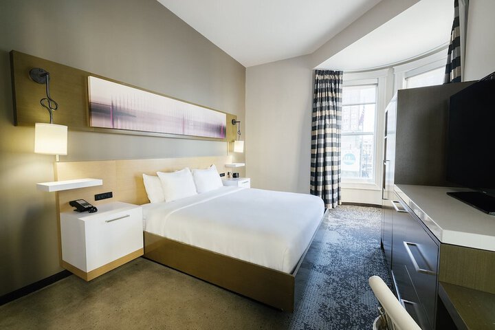 Room 34 of 111