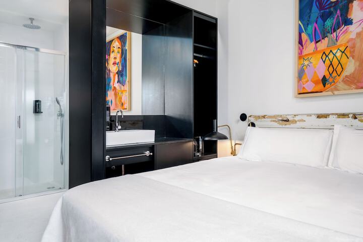 Room 6 of 74