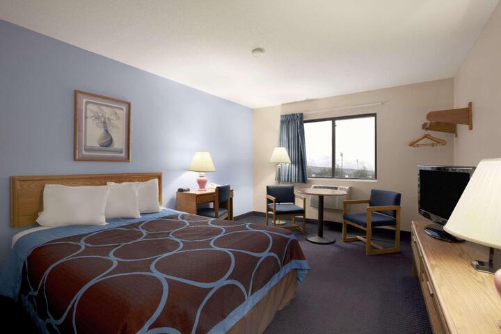1 King Bed (6 of 13)