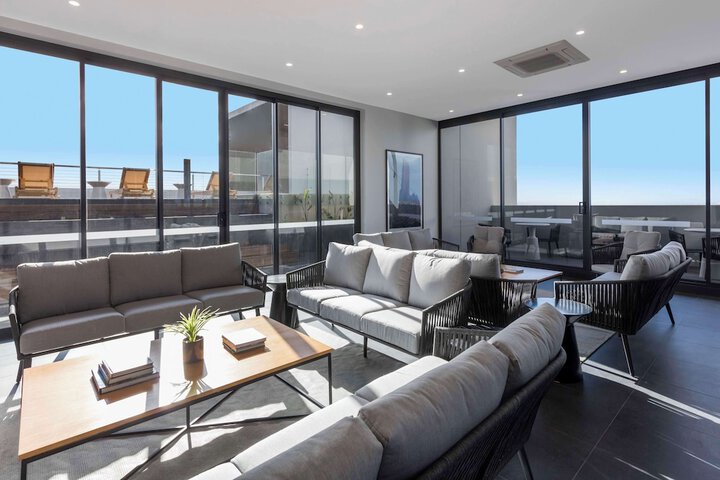 Lounge 59 of 63