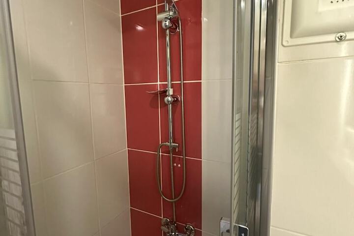 Room 15 of 28
