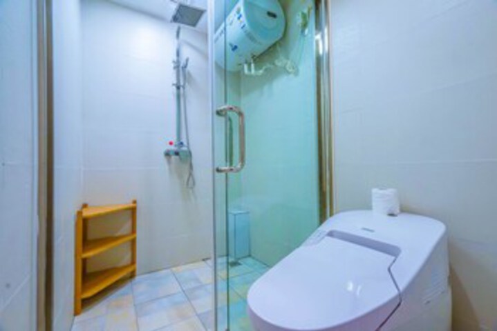Room 3 of 20