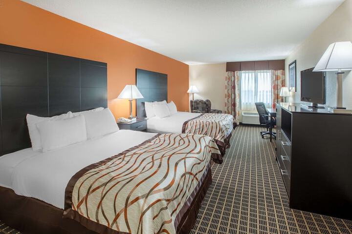 1 Queen Bed Accessible Room (4 of 11)