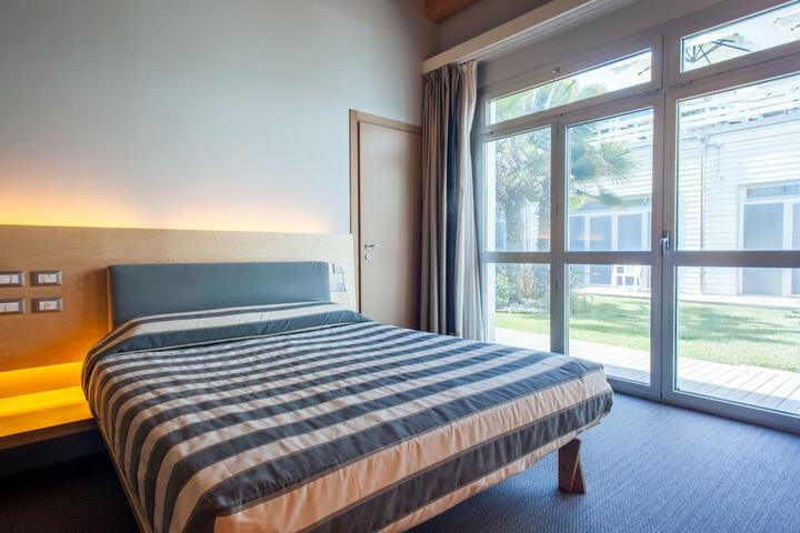 Room 14 of 90