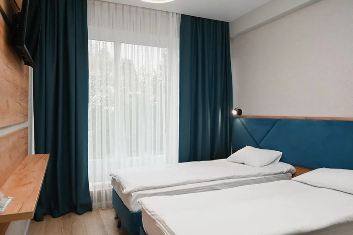 Room 10 of 32
