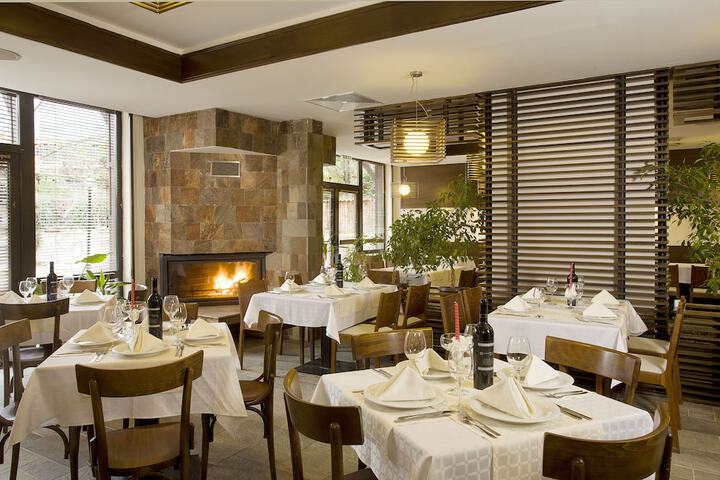 Dining 80 of 132