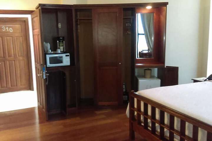 Room 12 of 48