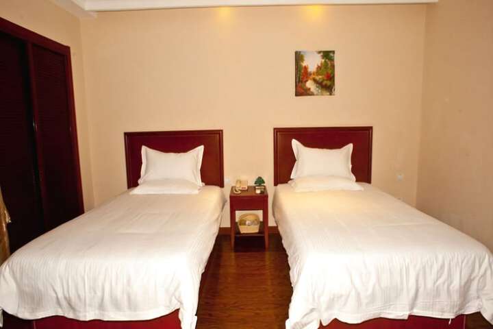 Room 9 of 35