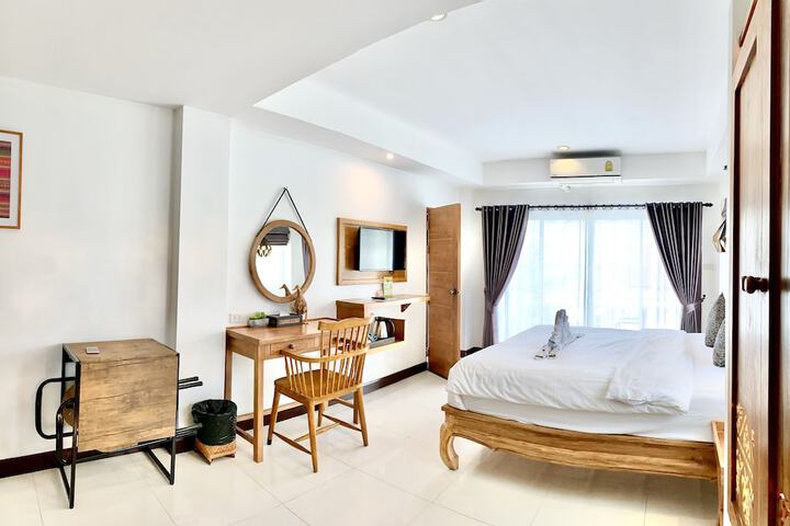 Room 35 of 77