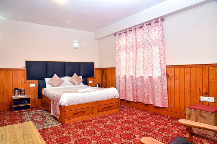 Room 3 of 38