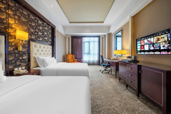 Room 12 of 28