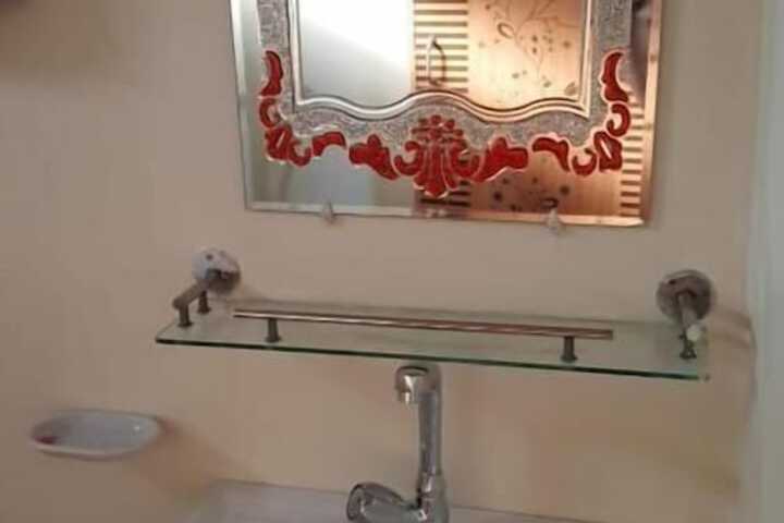 Room 5 of 28