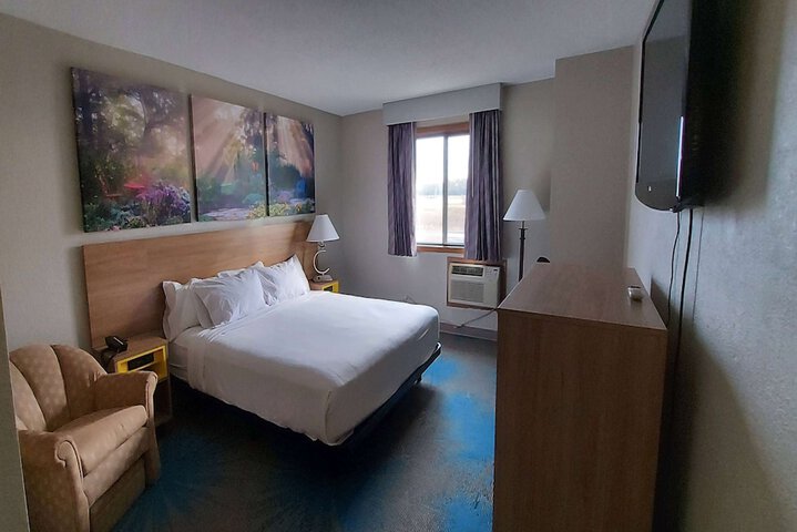 1 King Bed (7 of 7)