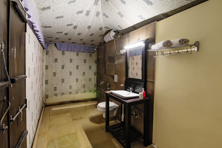 Room 24 of 38
