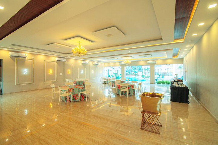 Ballroom/Hall 56 of 70