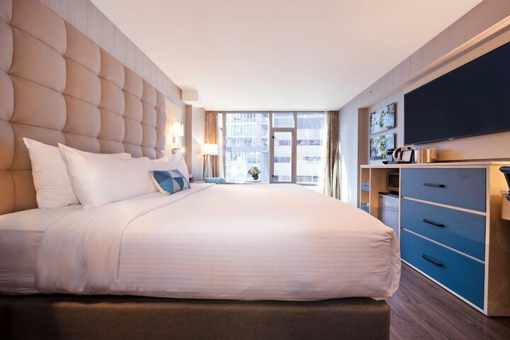 Room 32 of 80