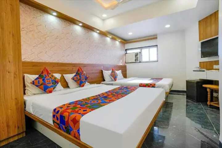 Room 17 of 28