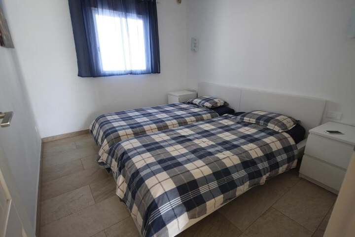 Room 4 of 37