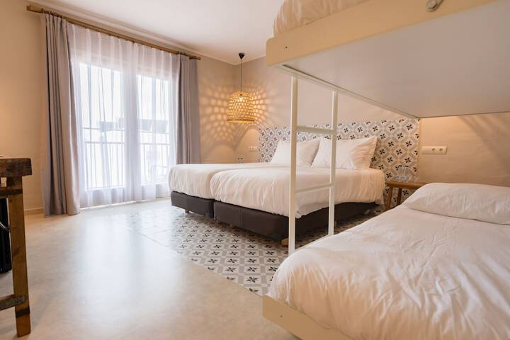 Room 8 of 38