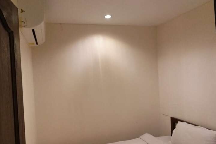 Room 19 of 68