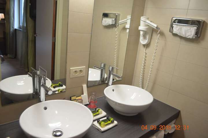 Room 20 of 63
