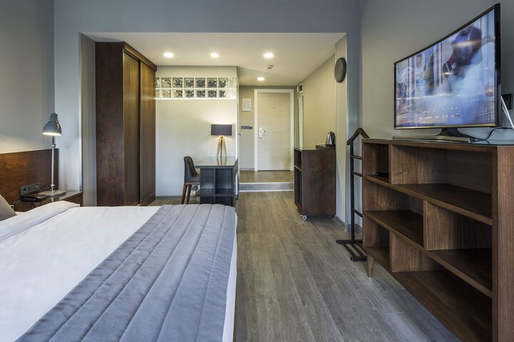 Room 4 of 67