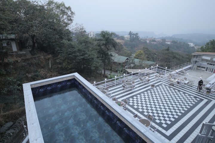 Pool 19 of 30