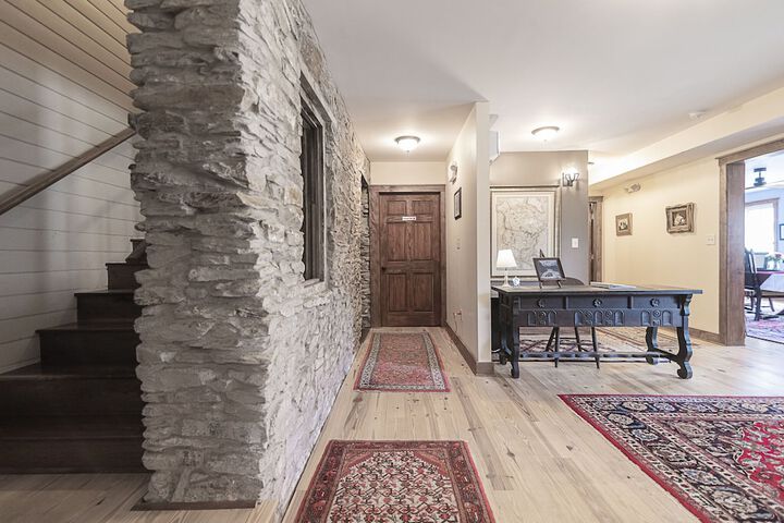 Hotel Interior 4 of 27