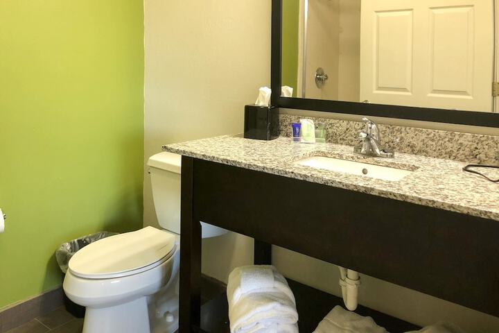 1 Double Bed Accessible (3 of 12)