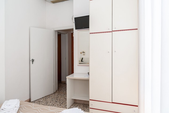 Room 14 of 37