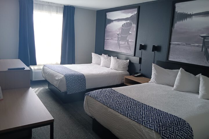 1 Queen Bed Accessible Room (26 of 32)