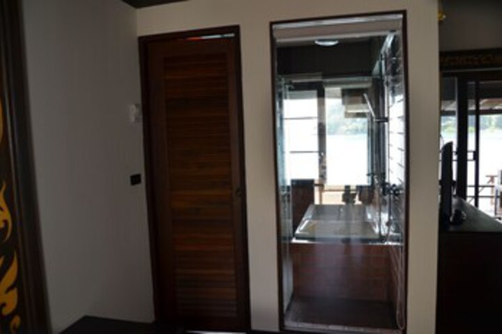 Room 14 of 16