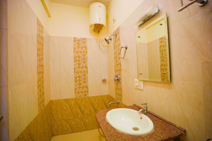 Room 14 of 18
