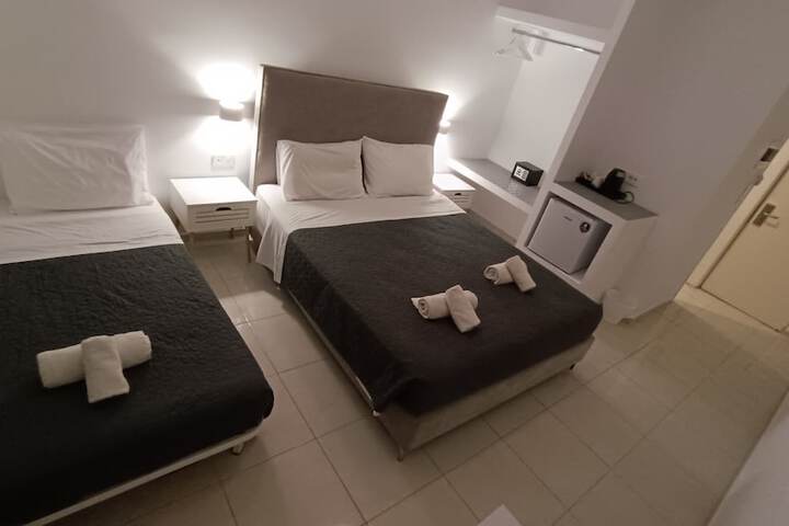 Room 13 of 33