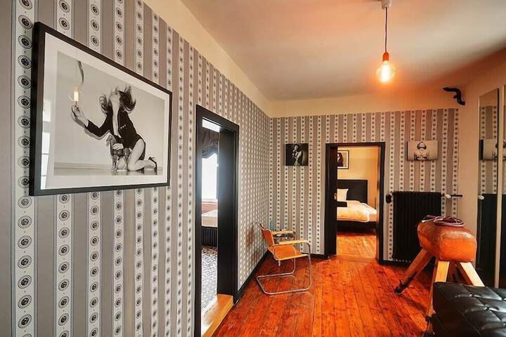 Room 33 of 79